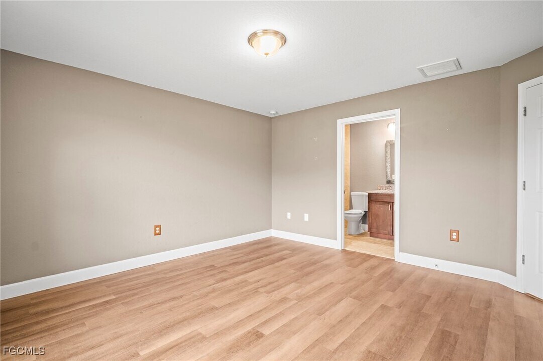 1530 Gretchen Ave S in Lehigh Acres, FL - Building Photo