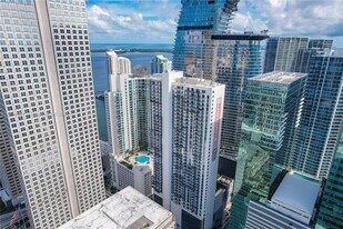 340 SE 3rd St in Miami, FL - Building Photo