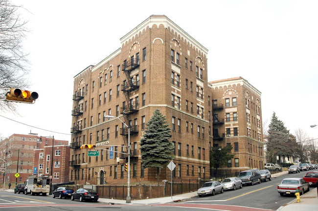 603 Elizabeth Avenue in Newark, NJ - Foto de edificio - Building Photo