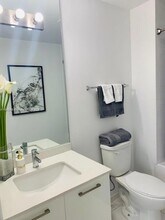 151 SE 1st St, Unit 1611 in Miami, FL - Foto de edificio - Building Photo