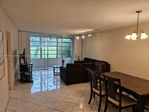 8380 Sands Point Blvd in Tamarac, FL - Building Photo - Building Photo