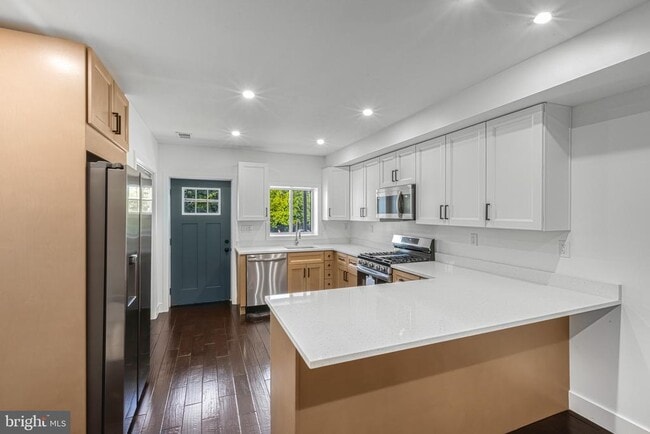 property at 325 W Lorraine Ave