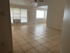 10901 W Dogwood Dr in La Porte, TX - Building Photo - Building Photo