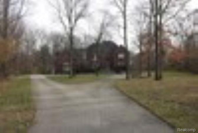 6986 Montgomery Dr in Shelby Township, MI - Building Photo