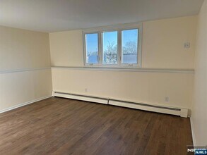 242 Washington Ave, Unit D in Nutley, NJ - Building Photo - Building Photo