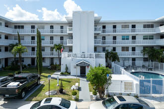 Longwood House Condominium in North Miami, FL - Building Photo - Building Photo