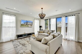 1617 NE 11th St in Fort Lauderdale, FL - Building Photo - Building Photo