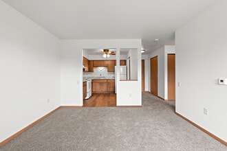 Mayville Heights Apartments is a convenient 55+ senior living community with HEAT AND WATER INCLU... in Mayville, WI - Foto de edificio - Building Photo