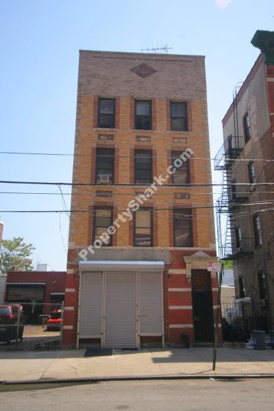 901 40th Ave in Long Island City, NY - Building Photo - Building Photo