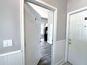 313 E Henry St in Savannah, GA - Building Photo - Building Photo