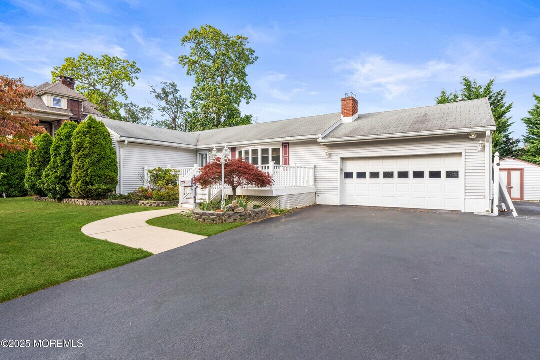 351 Hollywood Ave in Long Branch, NJ - Building Photo