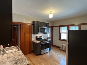 1933 N Cambridge Ave, Unit 1933 in Milwaukee, WI - Building Photo - Building Photo
