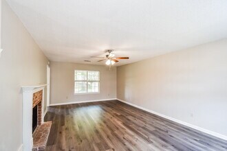 10237 Green Moss Dr N in Cordova, TN - Building Photo - Building Photo