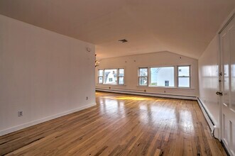 83 Hawley Ave in Milford, CT - Building Photo - Building Photo