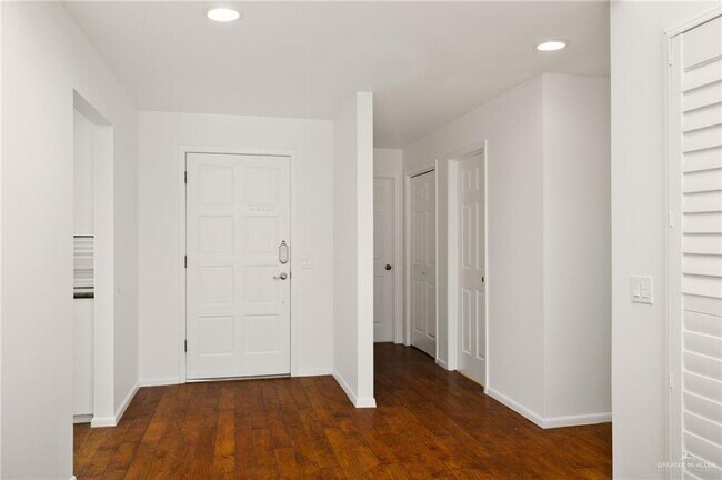 105 W Shasta Ave in McAllen, TX - Building Photo - Building Photo