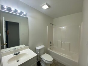 1028 E Craighead Forest Rd in Jonesboro, AR - Building Photo - Building Photo