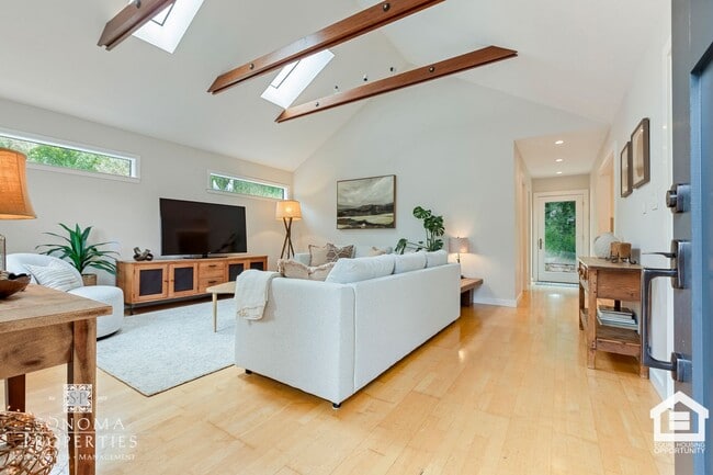 754 E Thomson Ave in Sonoma, CA - Building Photo - Building Photo