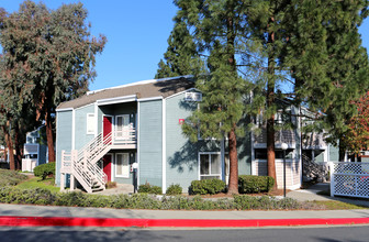 Willow Glen Apartments in Hercules, CA - Building Photo - Building Photo