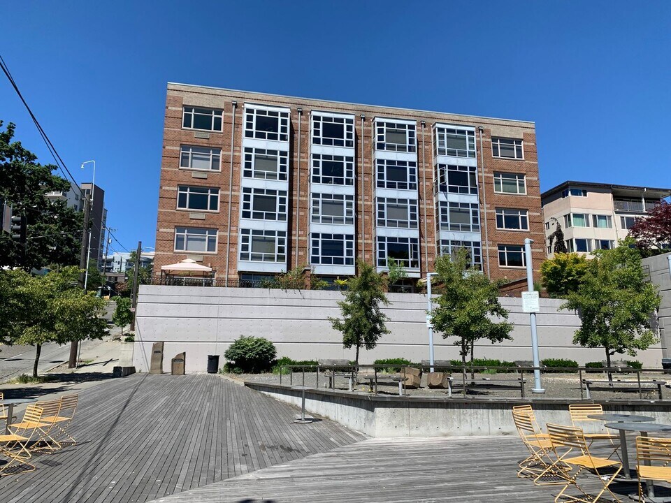 720 Queen Anne Ave in Seattle, WA - Building Photo