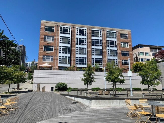 property at 720 Queen Anne Ave