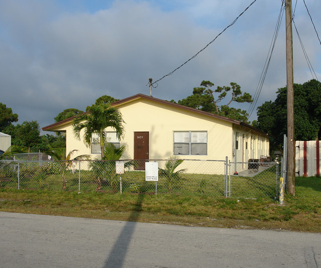 1431 SW 44th Ter in Fort Lauderdale, FL - Building Photo - Building Photo