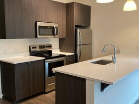 Tacoma Commons in Portland, OR - Building Photo