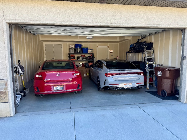1860 S Courtney Way in West Haven, UT - Foto de edificio - Building Photo