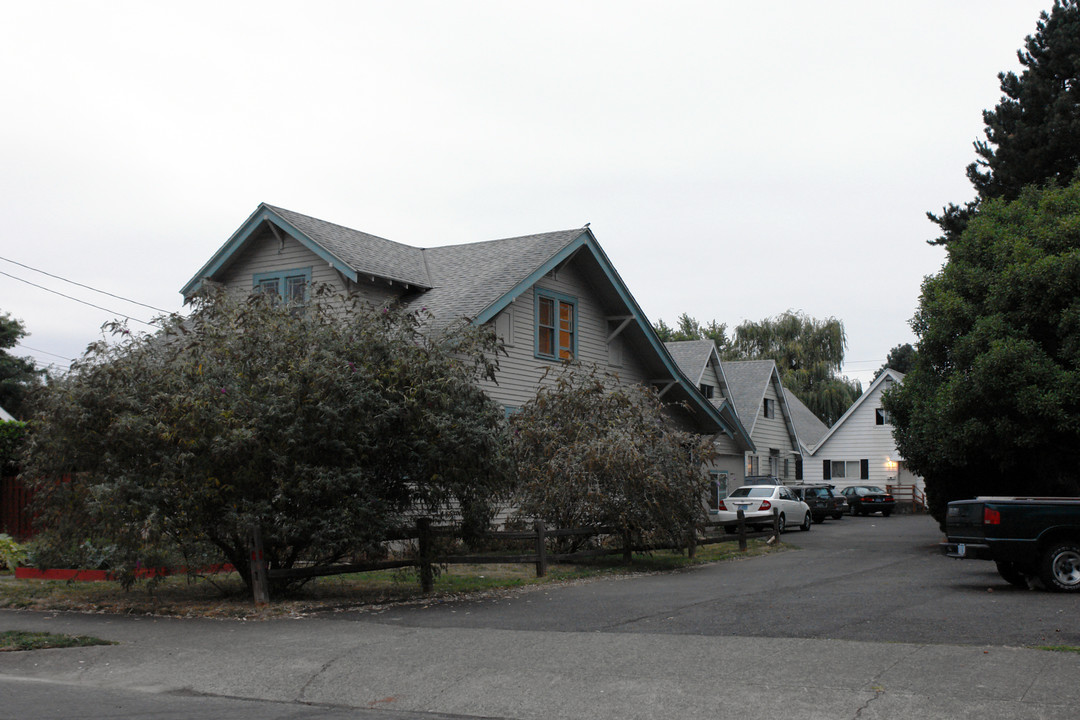 3729 SE Cora St in Portland, OR - Foto de edificio