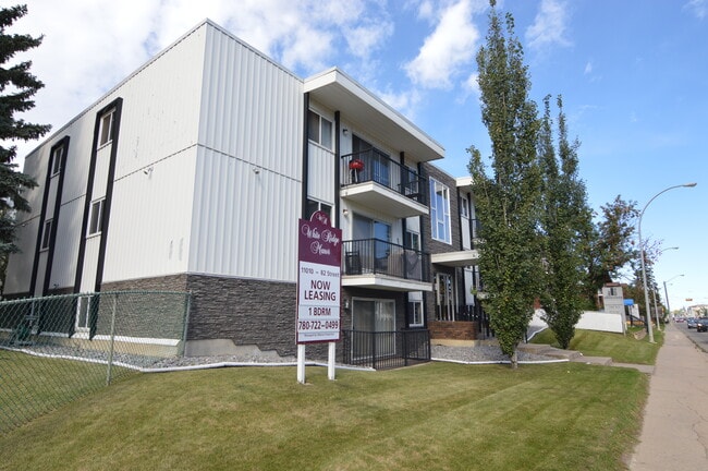 11010 82 St NW, Unit White Ridge in Edmonton, AB - Building Photo - Building Photo