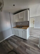 13430 Euclid Ave in East Cleveland, OH - Foto de edificio - Building Photo