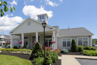 Riverwalk on the Hudson in Cohoes, NY - Foto de edificio - Building Photo