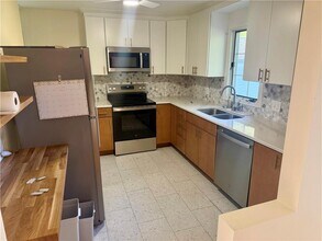 3 Wood Rd in Middletown, RI - Building Photo - Building Photo