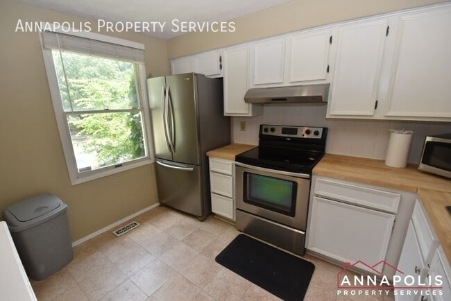 7660 Fairbanks Ct in Severn, MD - Building Photo - Building Photo