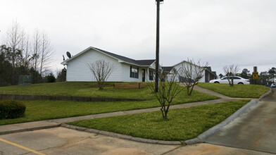 Hillside Apartments in Minden, LA - Foto de edificio - Building Photo