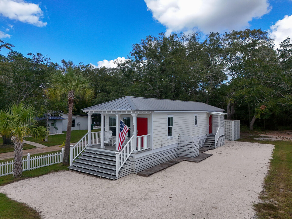 2961 Bay Grove Rd in Freeport, FL - Building Photo