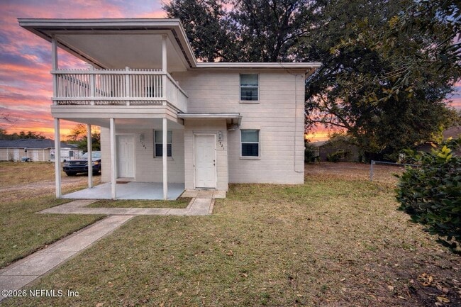 property at 1721 Dot St