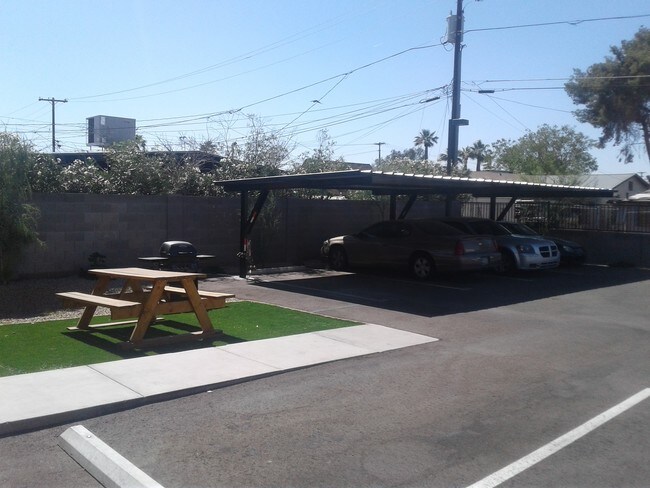 1331 E Willetta St in Phoenix, AZ - Foto de edificio - Building Photo