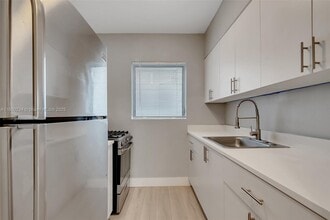934 Meridian Ave in Miami Beach, FL - Building Photo - Building Photo