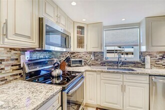 1051 3rd St S in Naples, FL - Building Photo - Building Photo