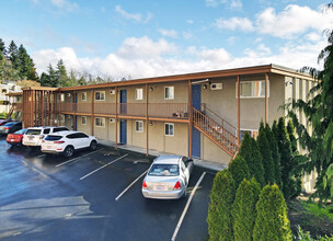 Redmond Crest Apartments in Redmond, WA - Building Photo - Primary Photo