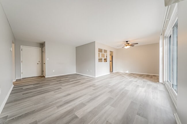 Wynwood Apartments in Mayfield Heights, OH - Foto de edificio - Building Photo