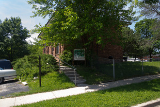 Spring Park Apartments in Milwaukee, WI - Foto de edificio - Building Photo