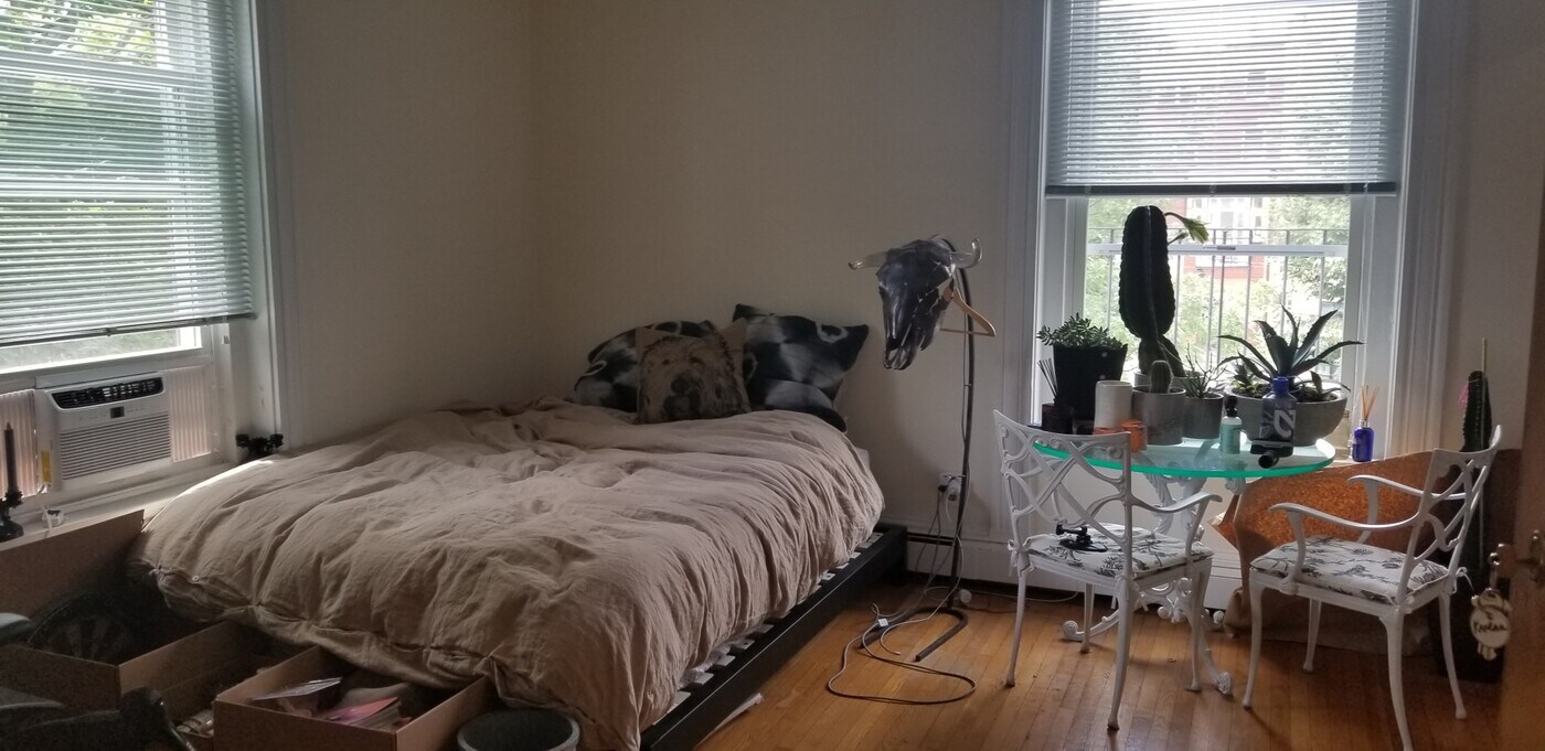 89 Englewood Ave, Unit 1 in Boston, MA - Building Photo