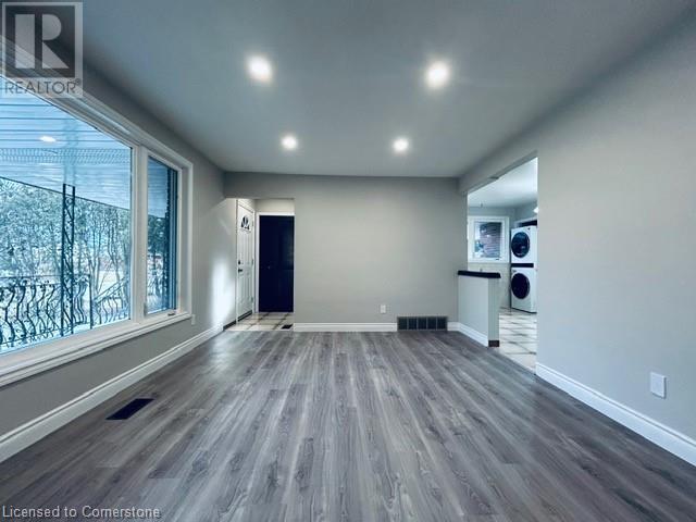 74 Bellingham Dr in Hamilton, ON - Building Photo - Building Photo