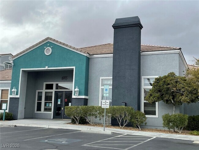6955 N Durango Dr, Unit 1070 in Las Vegas, NV - Foto de edificio - Building Photo