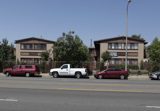 7253-7257 Vineland Ave in Sun Valley, CA - Building Photo - Building Photo