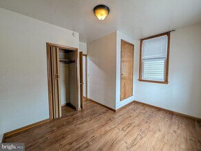 213 Lincoln Way W in New Oxford, PA - Building Photo - Building Photo