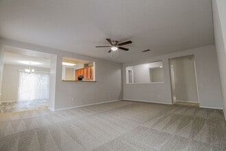 511 Mathis Mdw in San Antonio, TX - Building Photo - Building Photo
