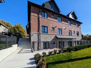 750 King St E in Oshawa, ON - Building Photo - Building Photo