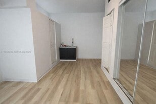 15730 SW 140th St in Miami, FL - Building Photo